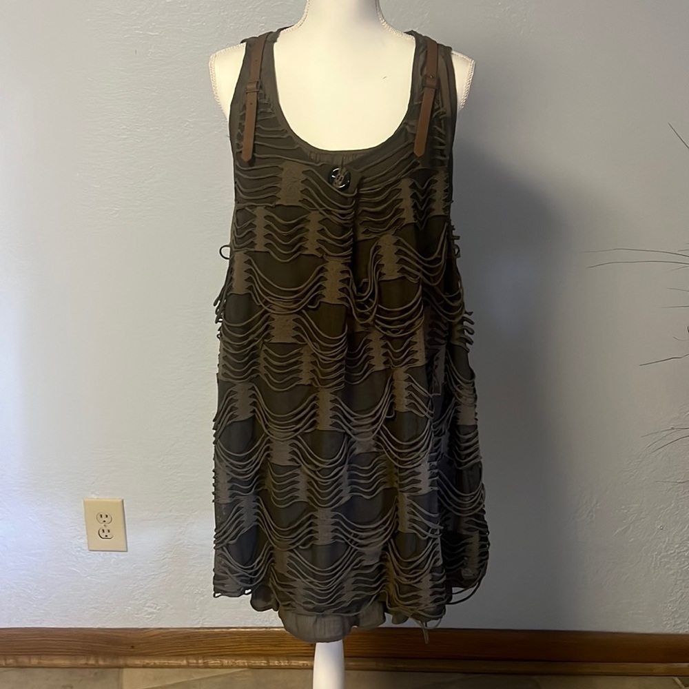 Layered dress with brown leather buckle .